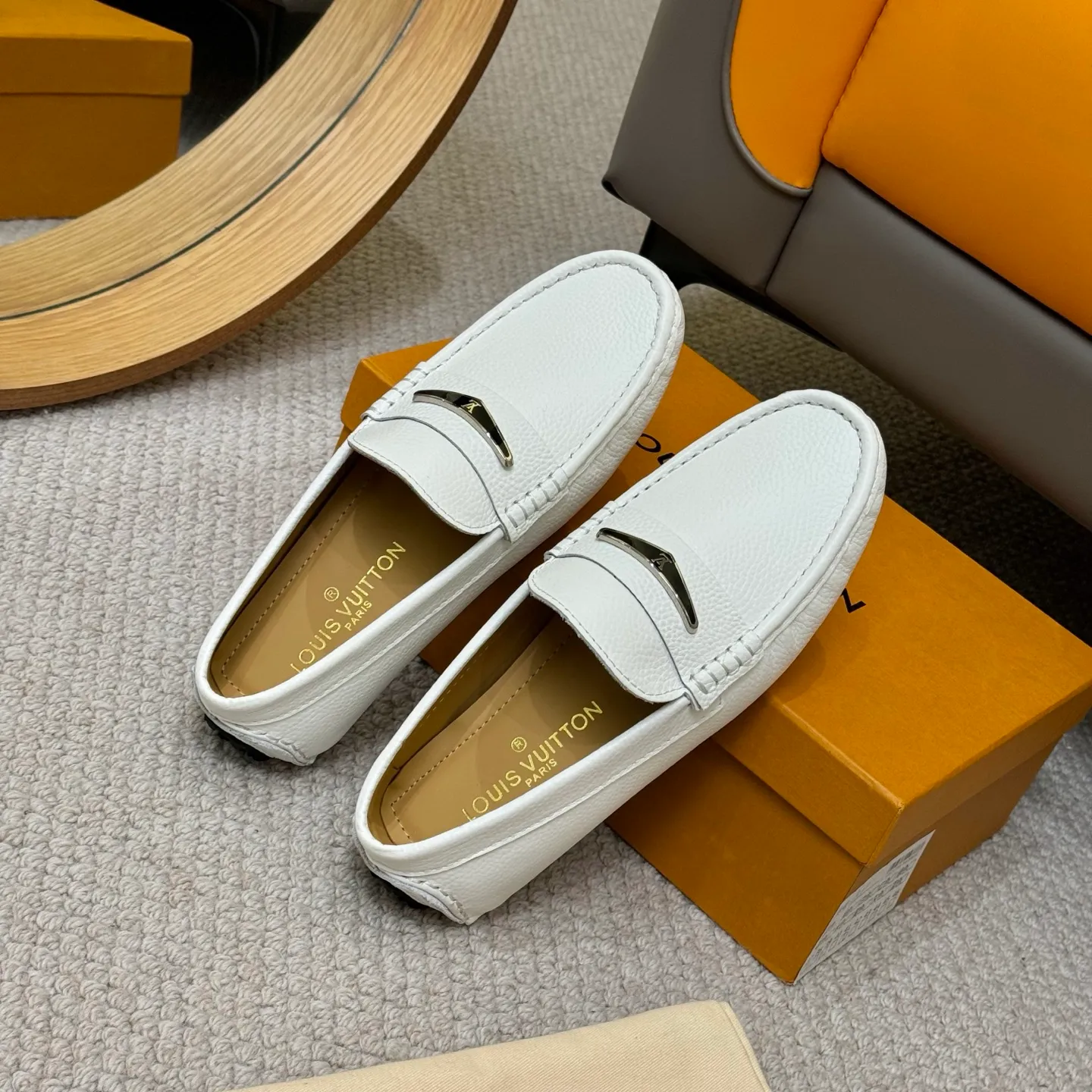 Men's men's shoes 💰420 (Yangli) LV 2⃣️0⃣️2⃣️5️⃣Spring and summer counter GLORIA series models ✈️Original factory special leather production, original last type. A classic driving slip-on casual shoe that shows an elegant style with exquisite craftsmanship details such as Monogram embossing all over the upper🌀Italian imported calfskin fabric Sheepskin foot pads➕Inside～Private mold replica sole Unique style Comfortable driving slip-on Size: 4-12 (38-46) Comes with [Counter packaging: original box, wrapping paper, card, instruction manual, shoehorn, cloth bag] No pressure to enter and leave the counter!